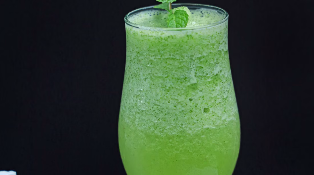 Recettes de smoothies détox pour l'été 2026