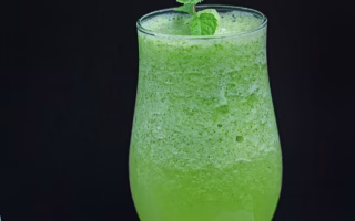 Recettes de smoothies détox pour l'été 2026