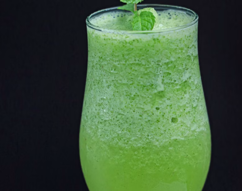 Recettes de smoothies détox pour l'été 2026