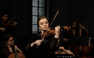Voloniste débutant, intermédiaire ou semi-pro : ce que les cours de violon particuliers peuvent vous apporter