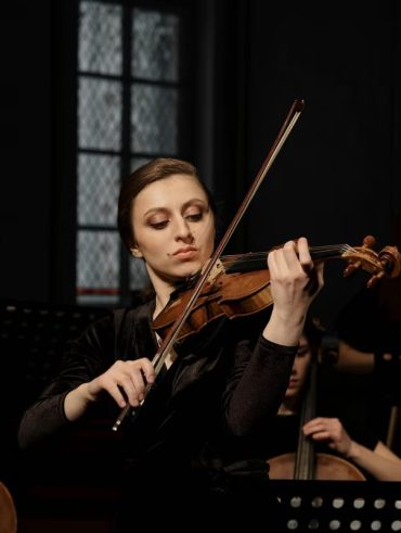 Voloniste débutant, intermédiaire ou semi-pro : ce que les cours de violon particuliers peuvent vous apporter