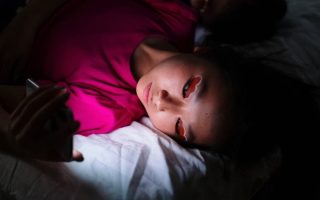 Détox digitale : réduire son temps d'écran pour mieux dormir