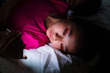 Détox digitale : réduire son temps d'écran pour mieux dormir