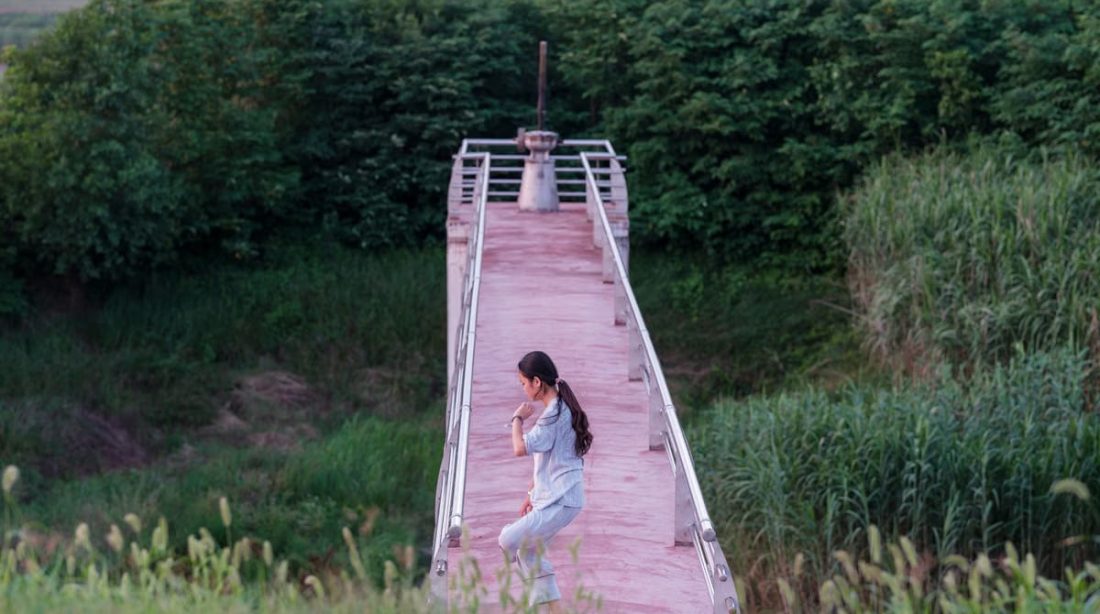 Méditation en mouvement : allier yoga et marche