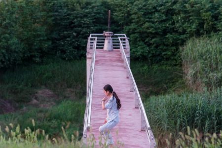Méditation en mouvement : allier yoga et marche