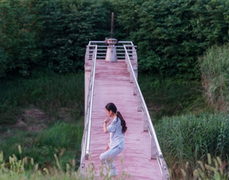 Méditation en mouvement : allier yoga et marche